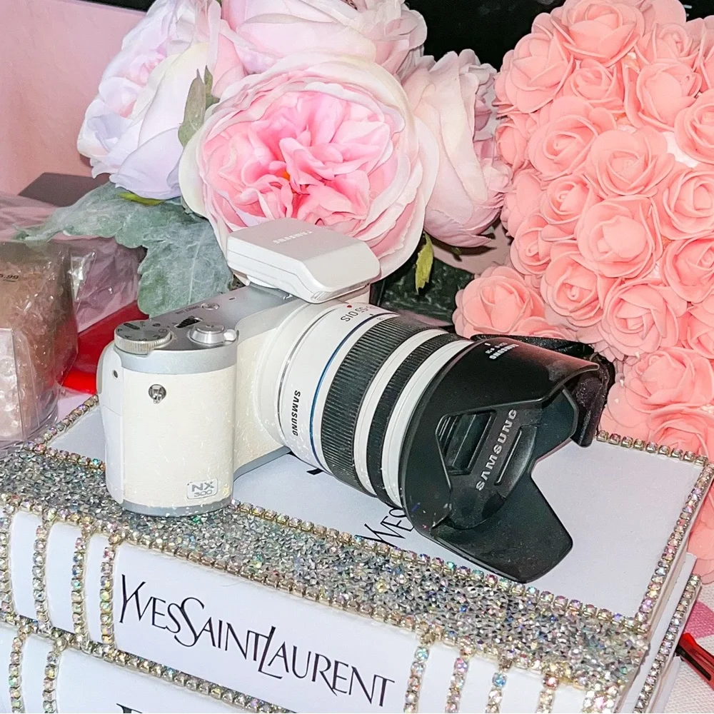 Samsung nx 300 camera with 18-55 lens